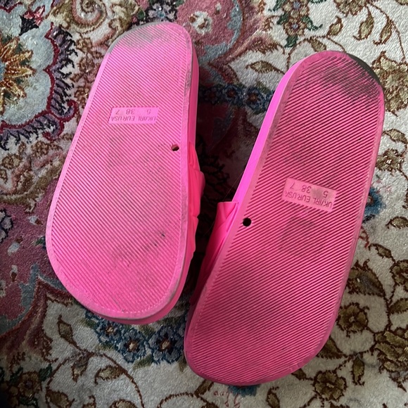 Steve Madden Neon Pink Slides 🌵7 - Picture 4 of 11